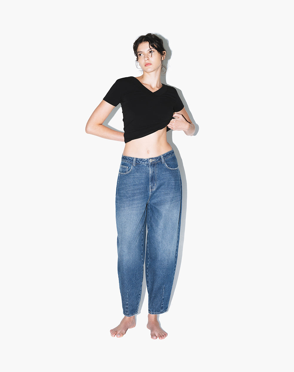 Jean barrel tiro medio índigo medio mujer