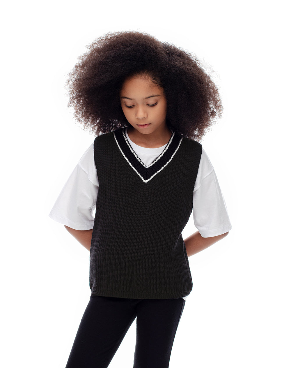 Chaleco oversize tejido negro niña