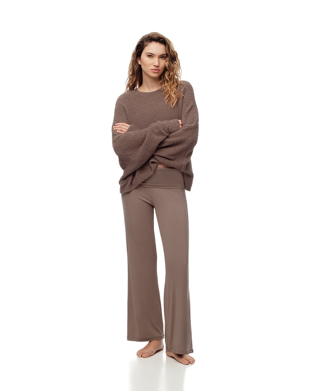 Pantalón relax tiro medio café mujer