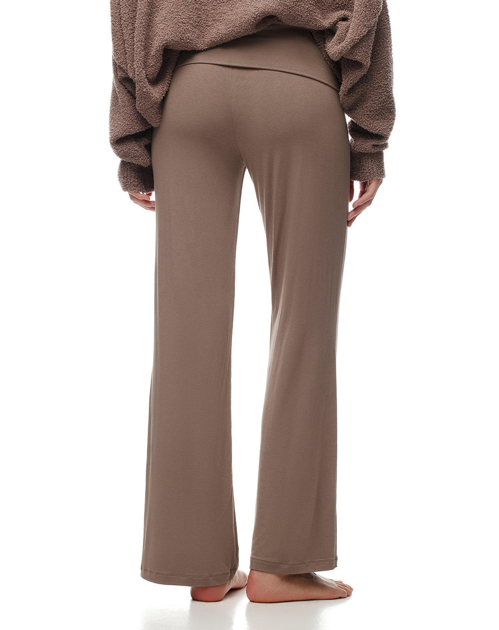 Pantalón relax tiro medio café mujer