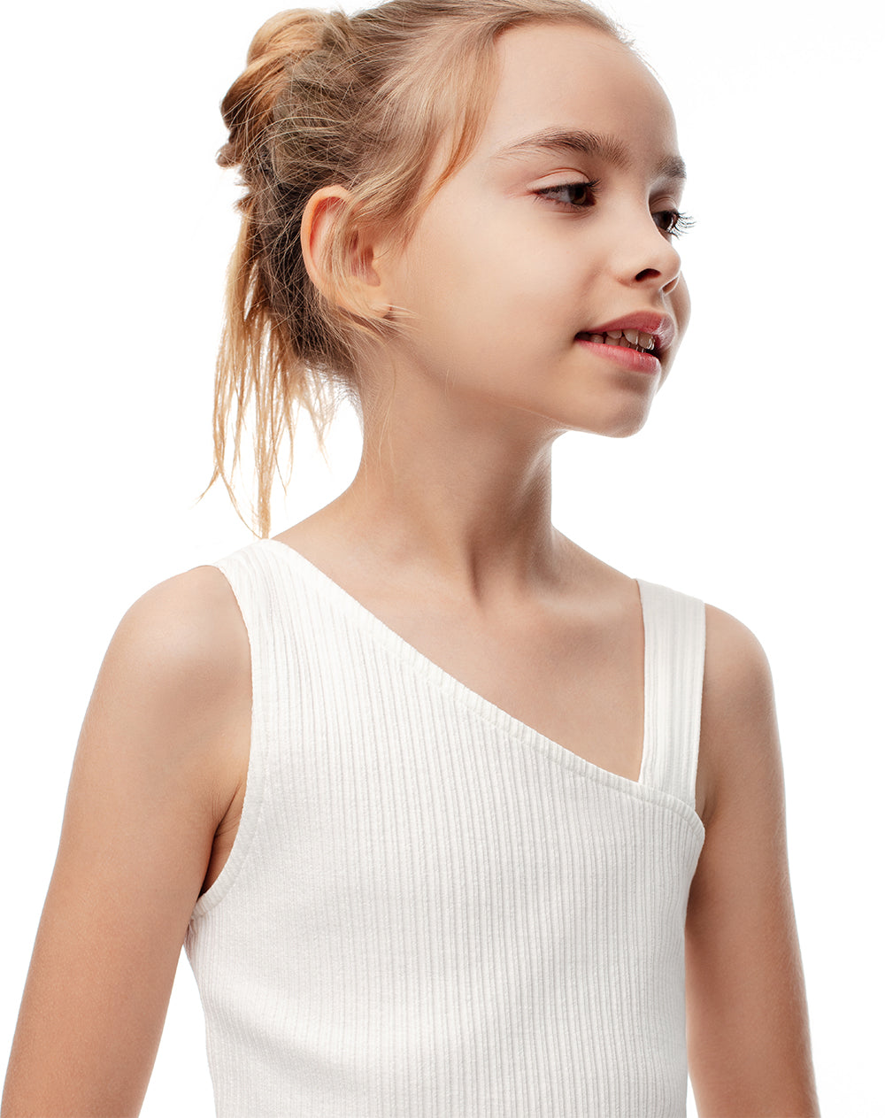 Camiseta regular sin mangas rib algodón blanca niña