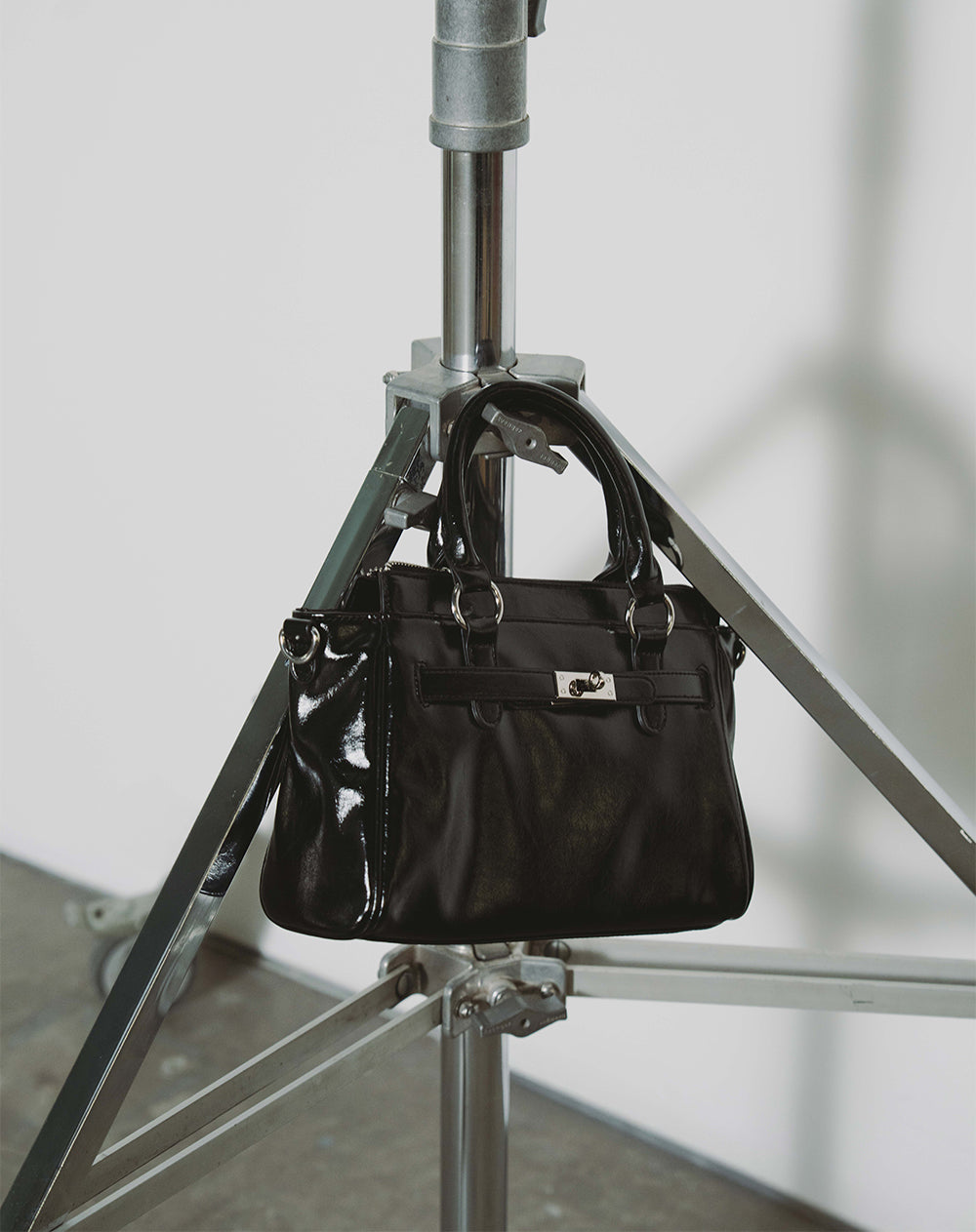 Bolso satchel negro mujer