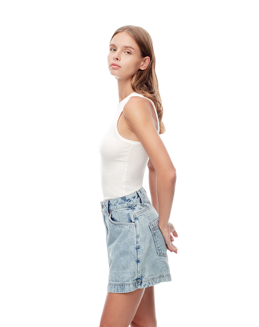 Falda short tiro medio denim 4 bolsillos indigo claro para mujer