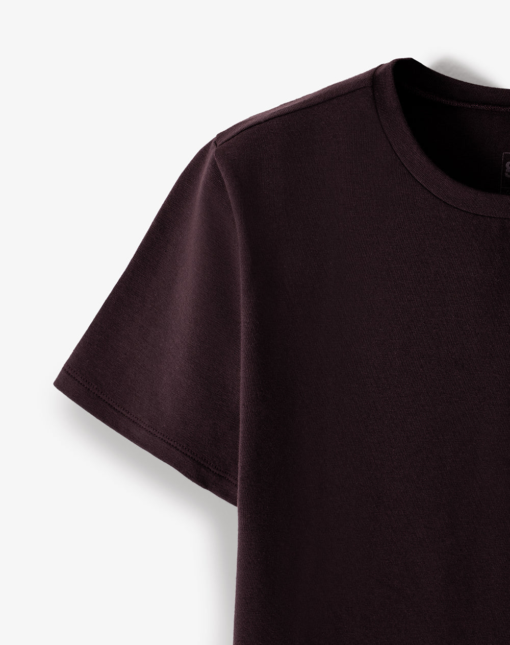 Camiseta slim fit manga corta vinotinto