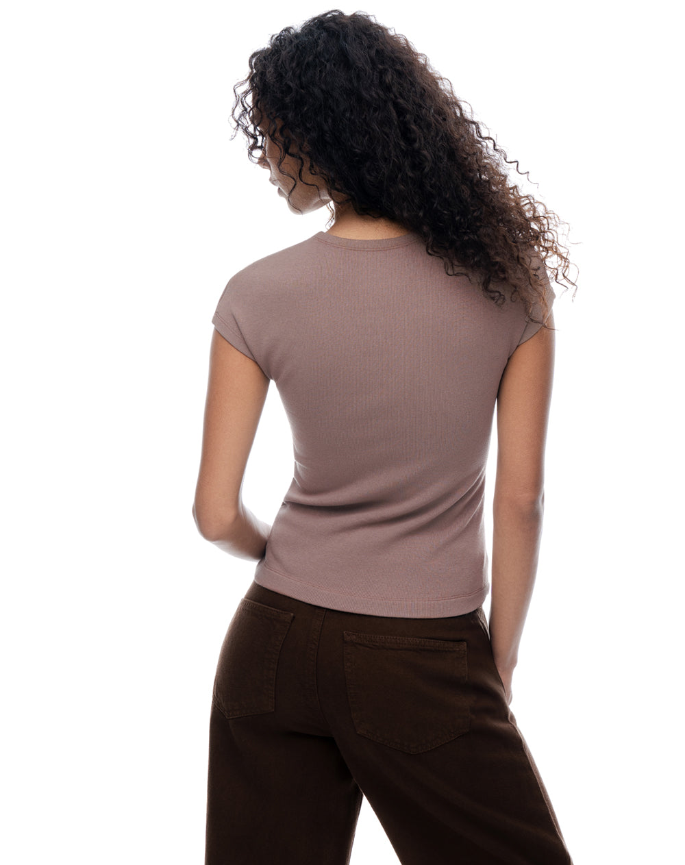 Camiseta slim manga corta café mujer