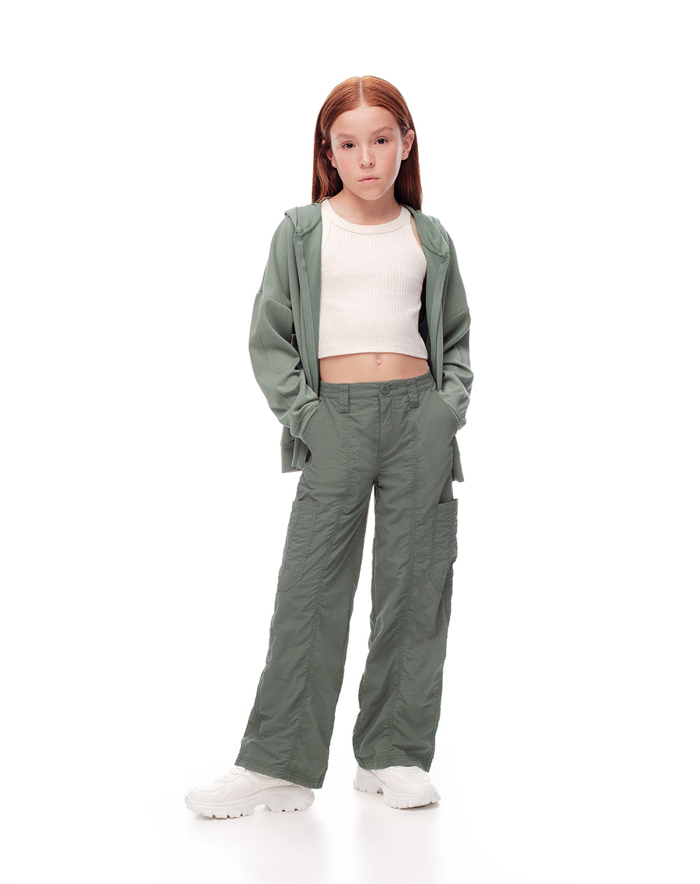 Pantalón cargo tiro medio elástico interno verde para niña
