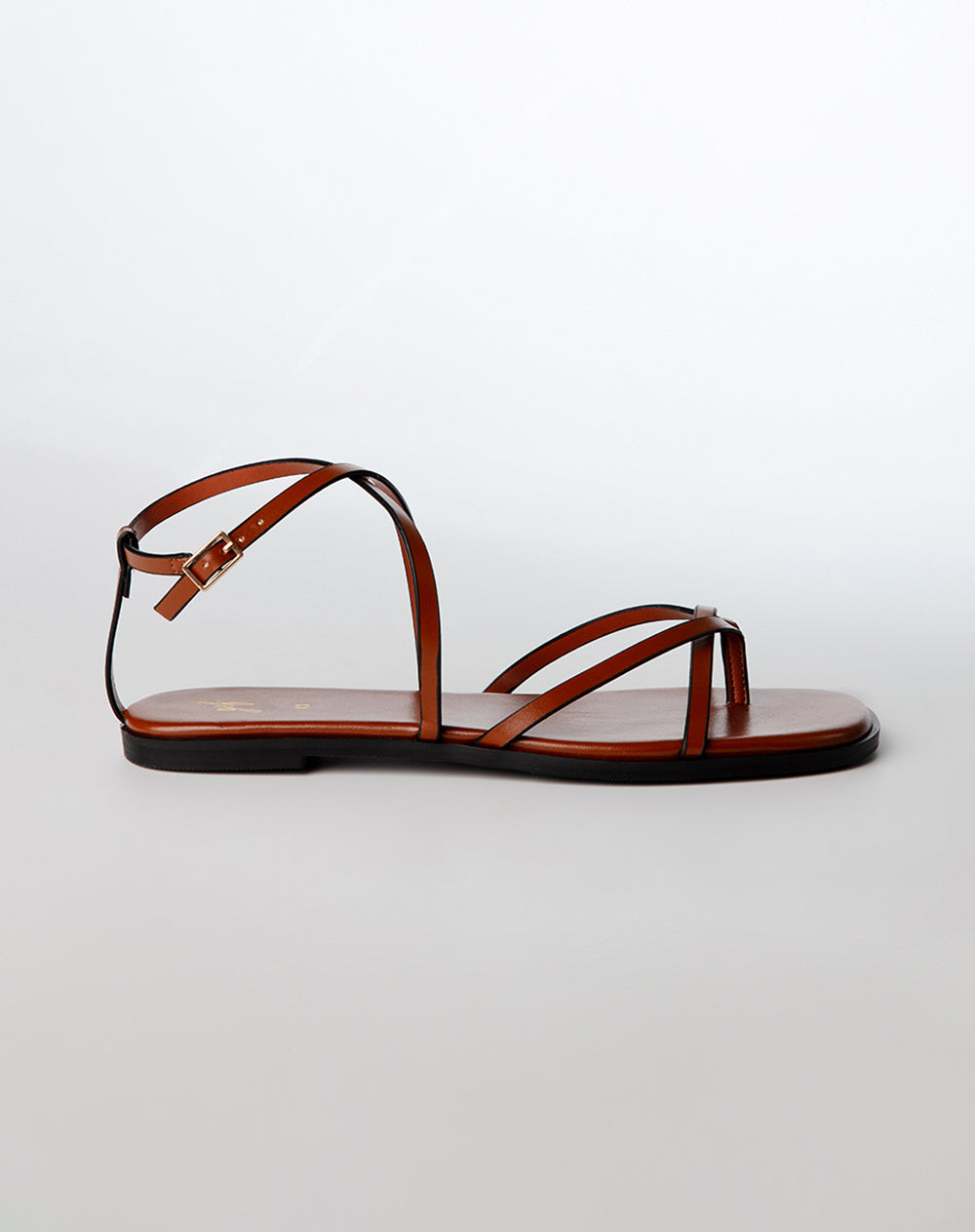 Sandalias planas café mujer