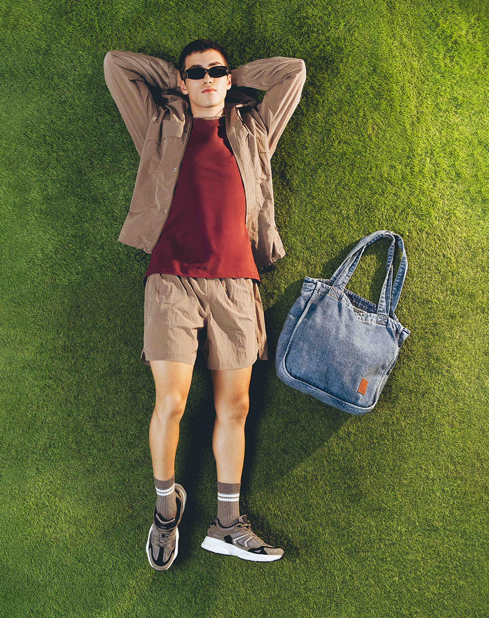 Chaqueta rompevientos café cuadros hombre