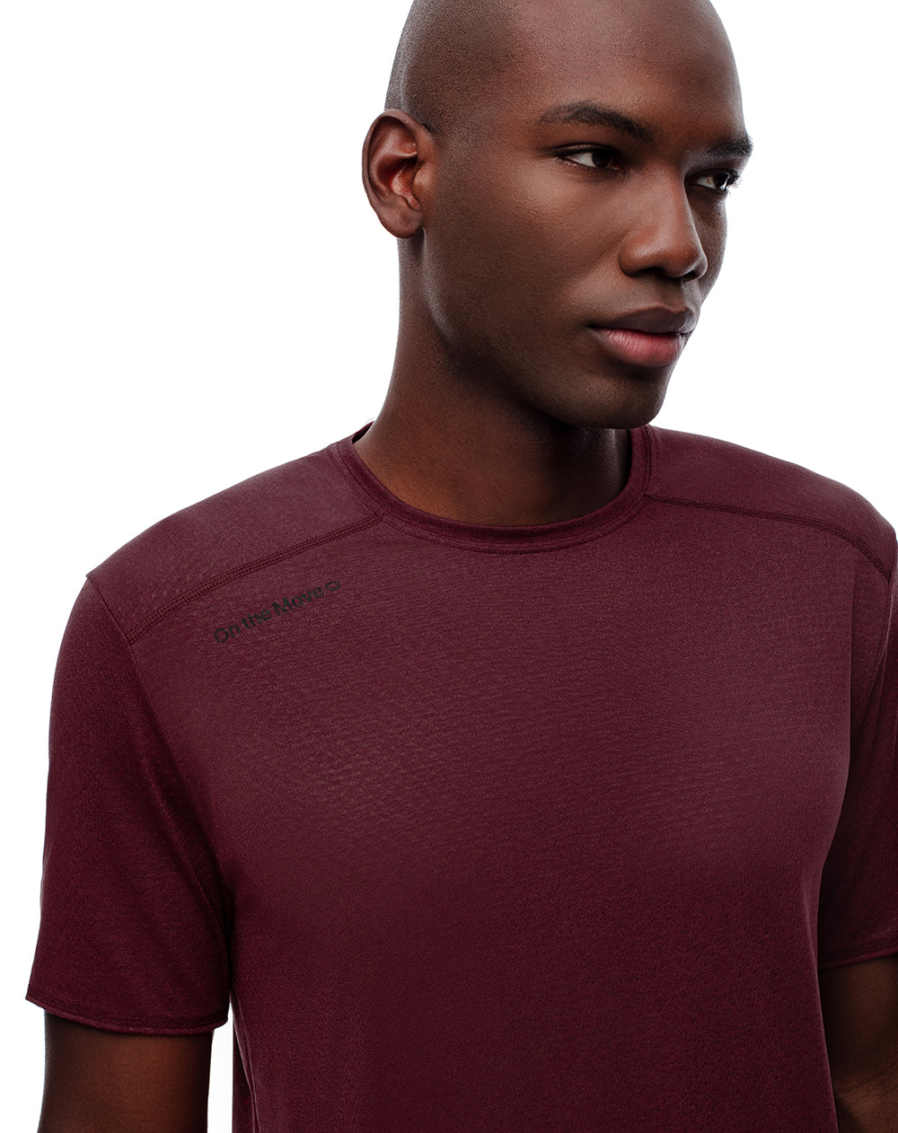 Camiseta deportiva control humedad vino tinto hombre