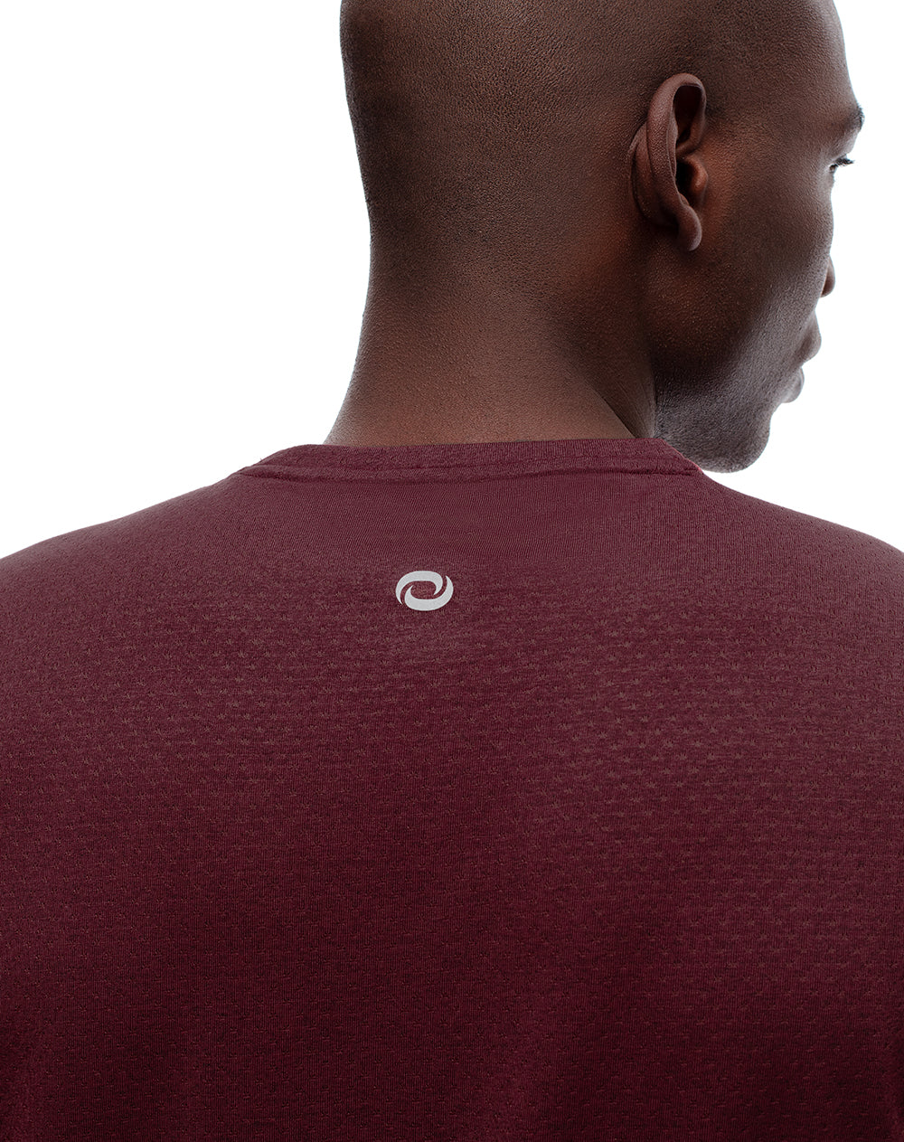 Camiseta deportiva control humedad vino tinto hombre