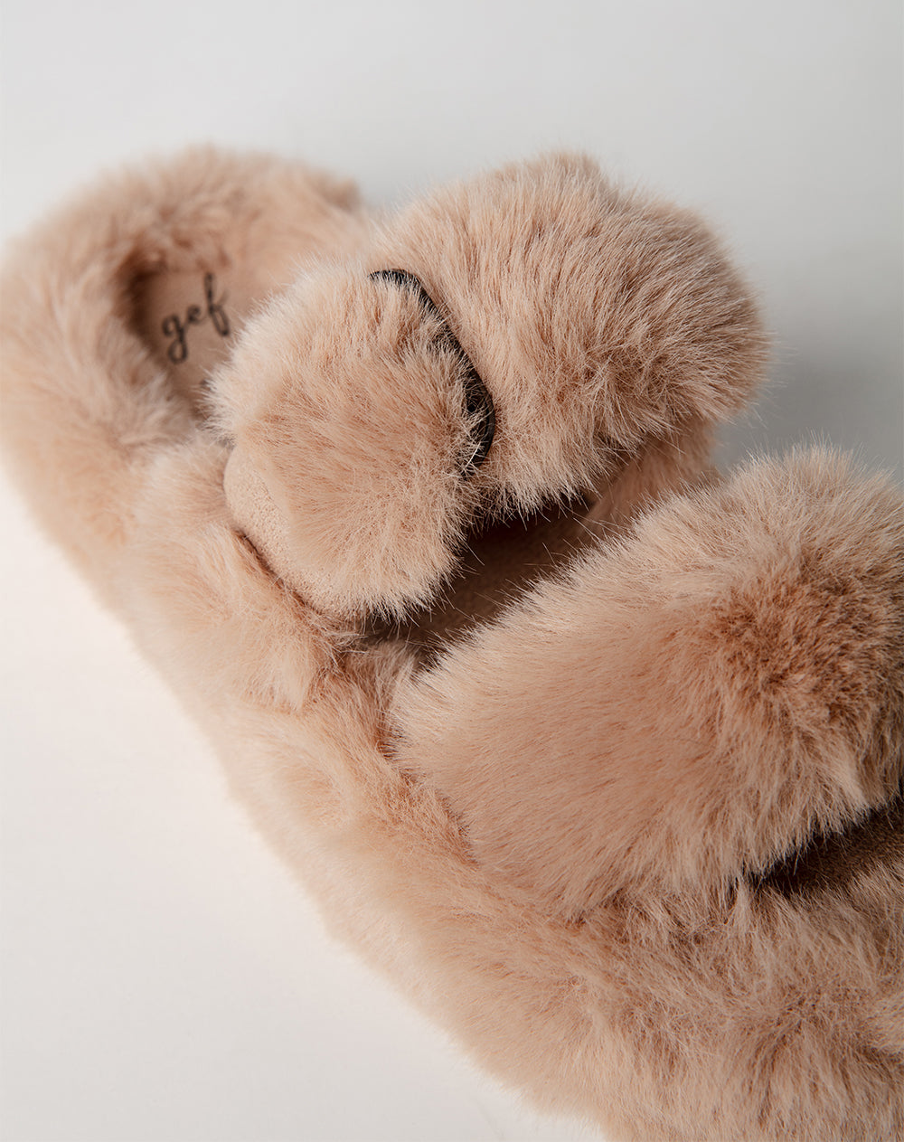 Pantuflas peluche beige mujer