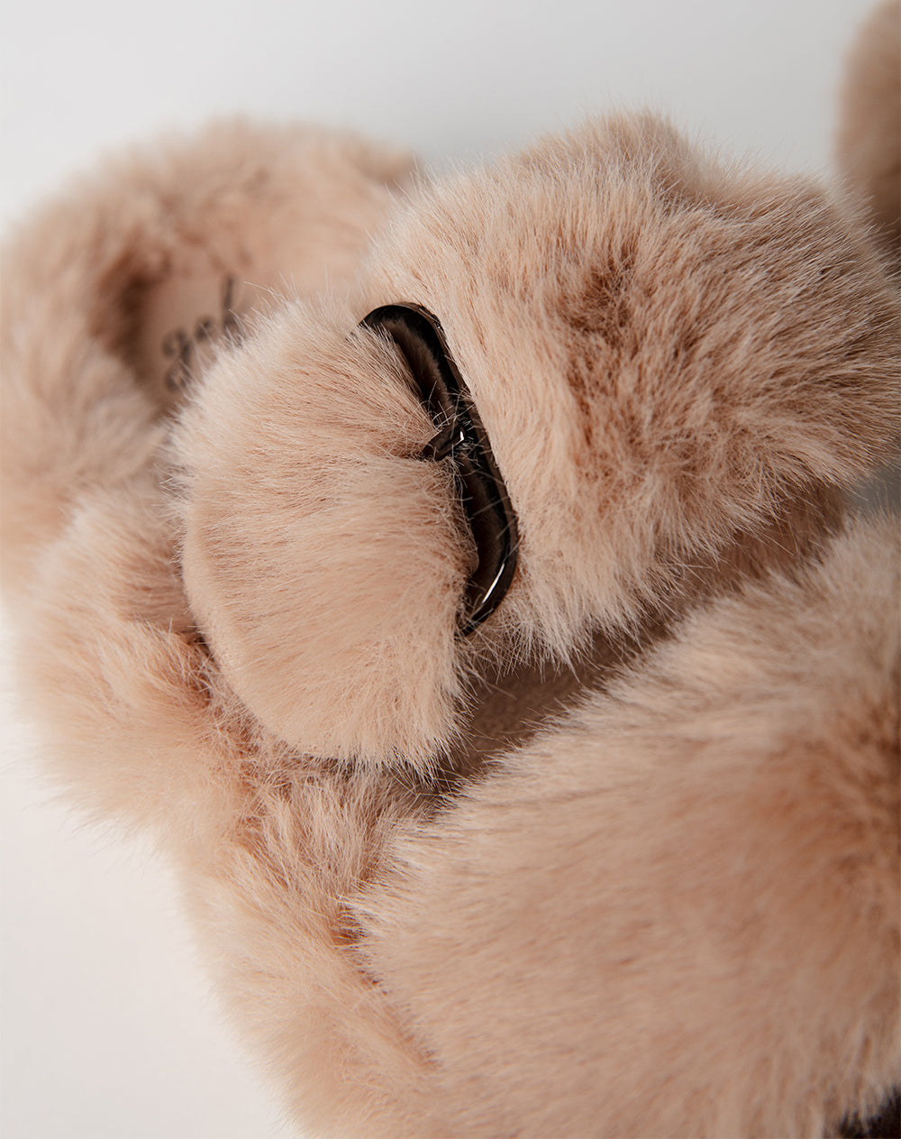 Pantuflas peluche beige mujer
