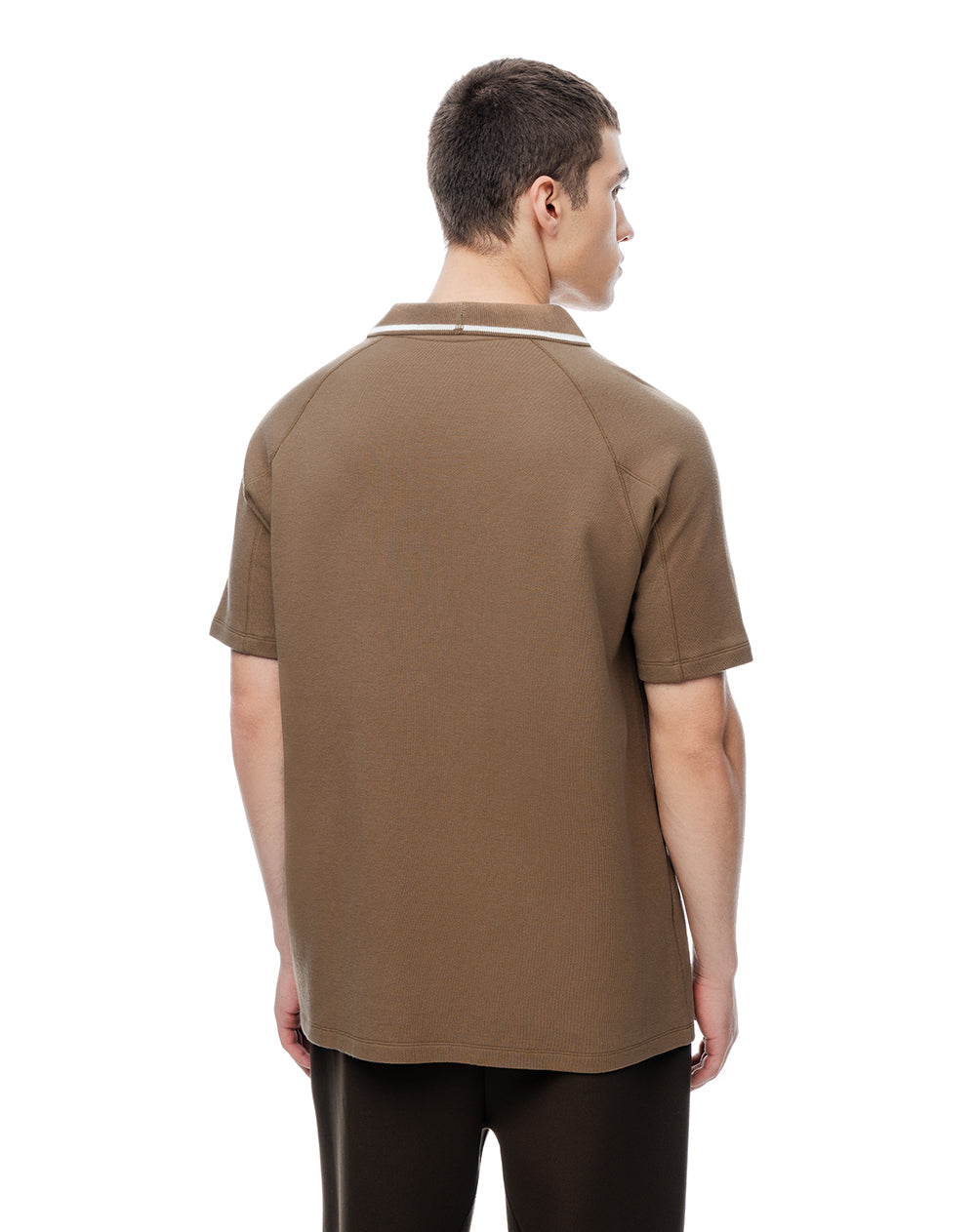 Polo regular café hombre