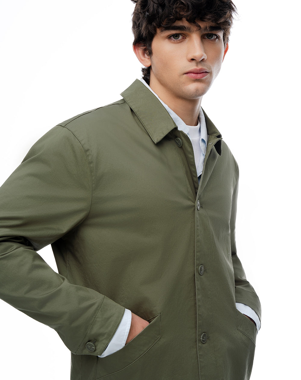 Chaqueta overshirt regular liviana verde oliva hombre