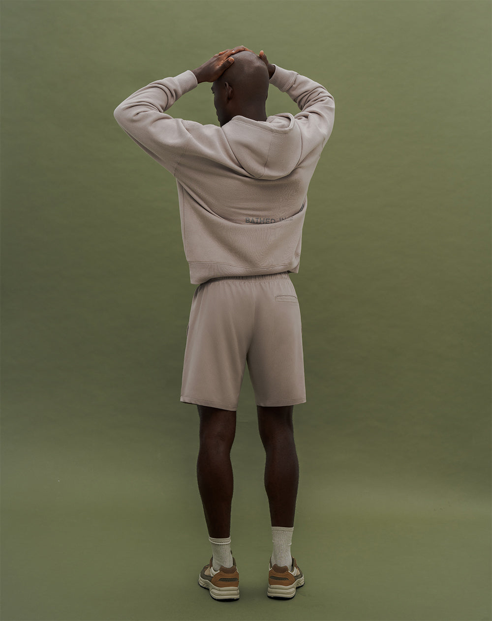 Pantaloneta deportiva taupe hombre
