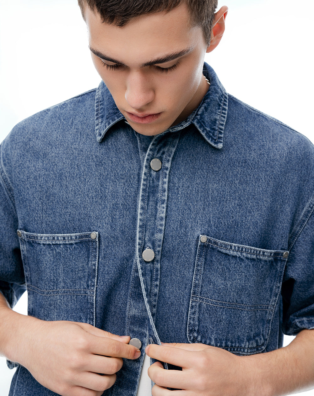 Camisa regular manga corta índigo medio hombre