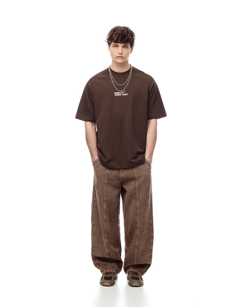 Jean wide leg utilitario café hombre