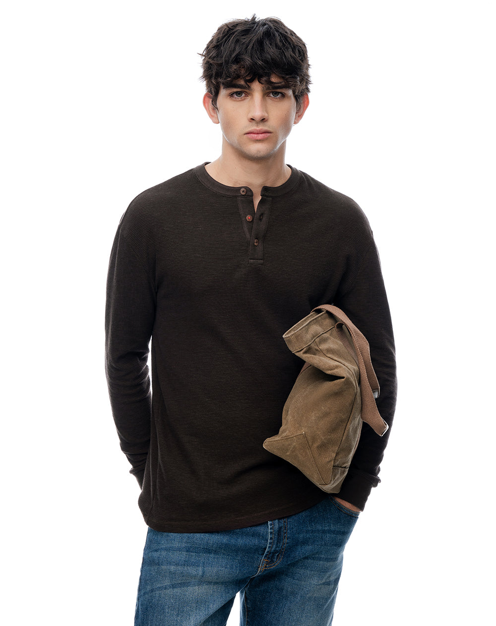 Camiseta slim manga larga café hombre