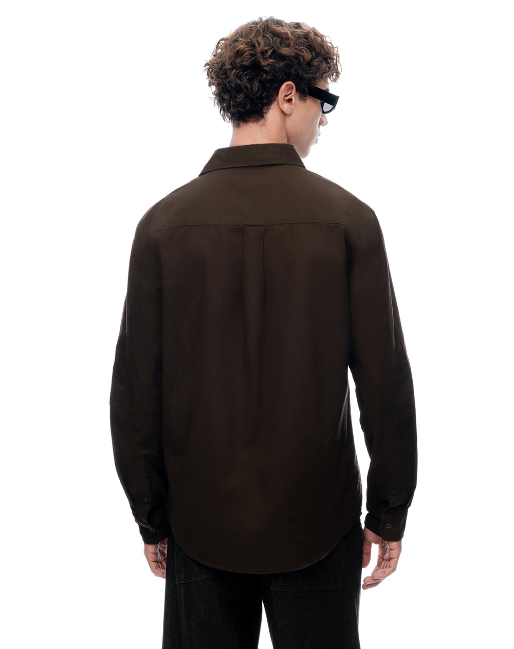 Camisa regular manga larga chocolate hombre