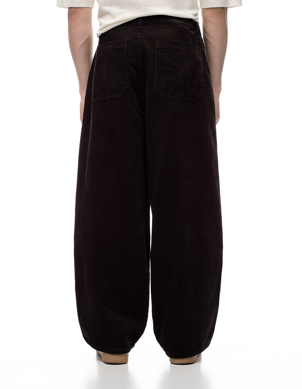 Pantalón oversized fit tiro medio en corduroy chocolate