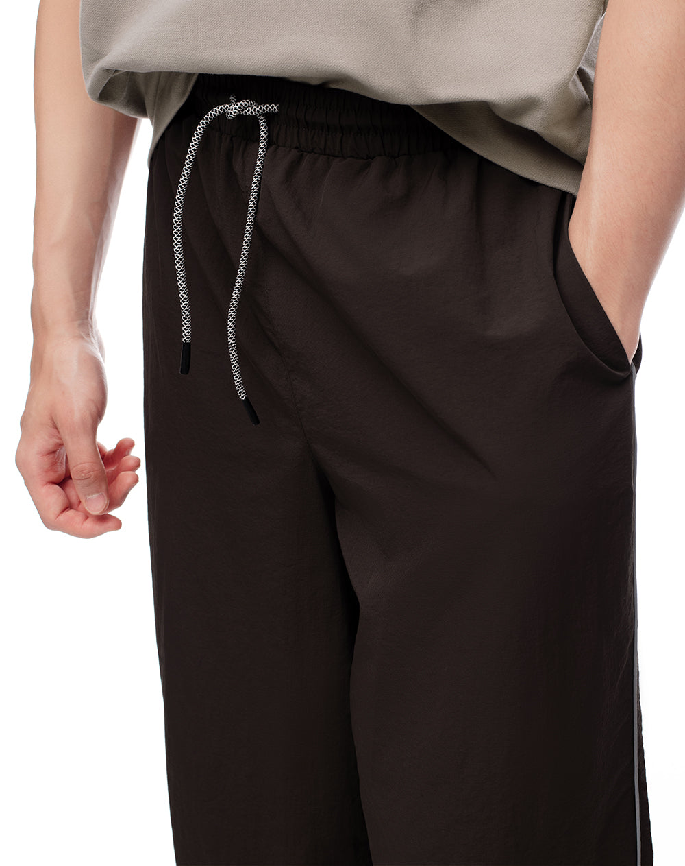 Pantalón oversized fit tiro medio cafe bloques