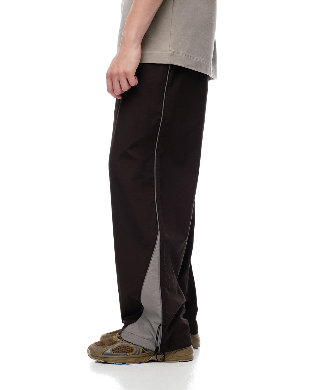 Pantalón oversized fit tiro medio cafe bloques