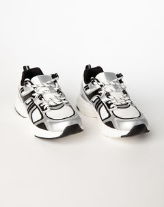 Tenis deportivos plateados niño