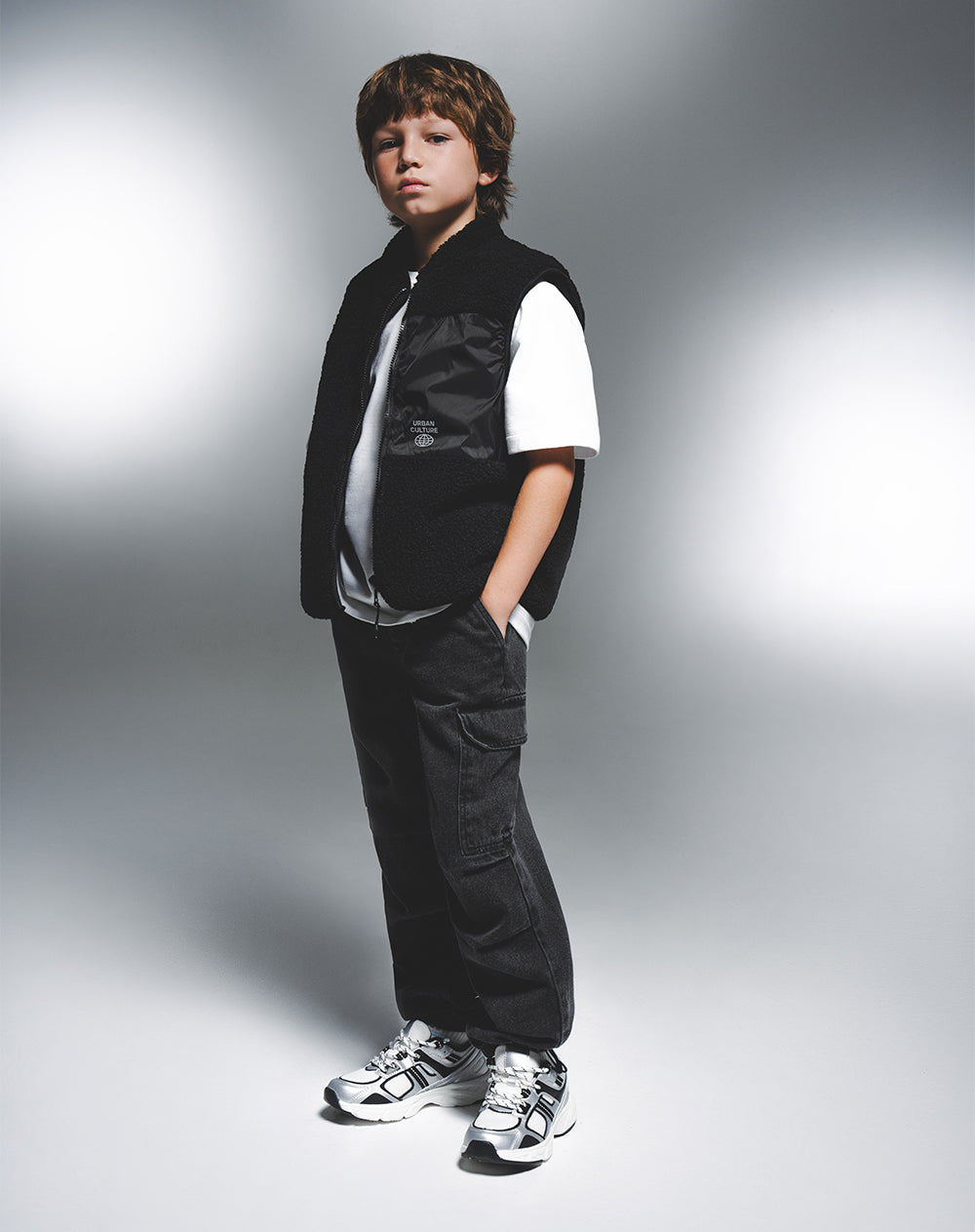 Pantalón tipo jogger denim gris niño