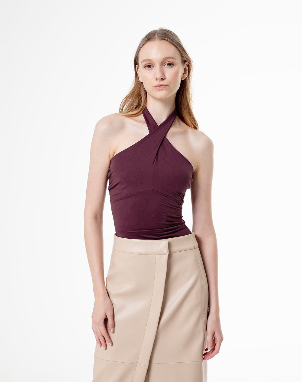 Top halter slim broche en cuello vino tinto mujer