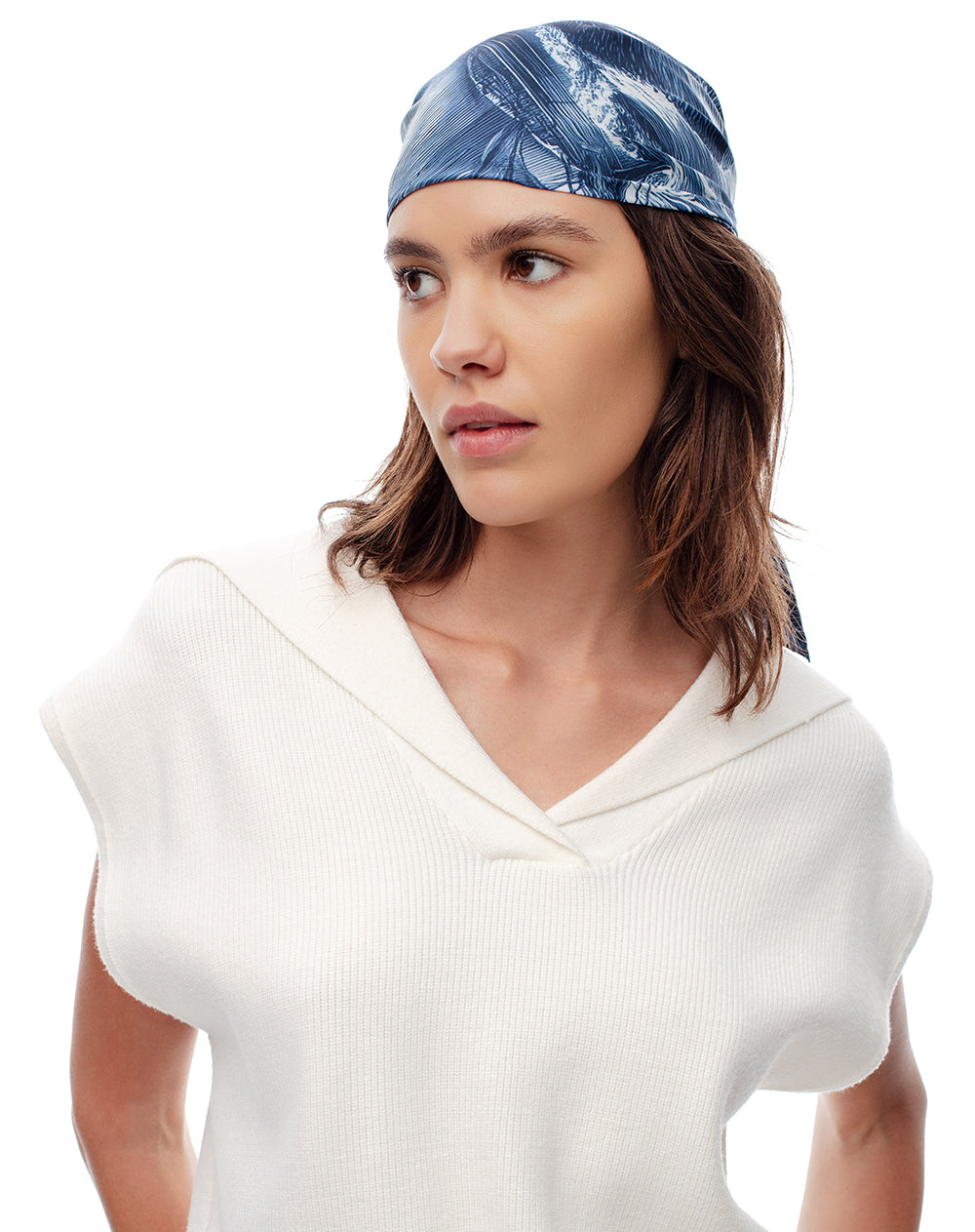 Pañuelo satinado azul estampado