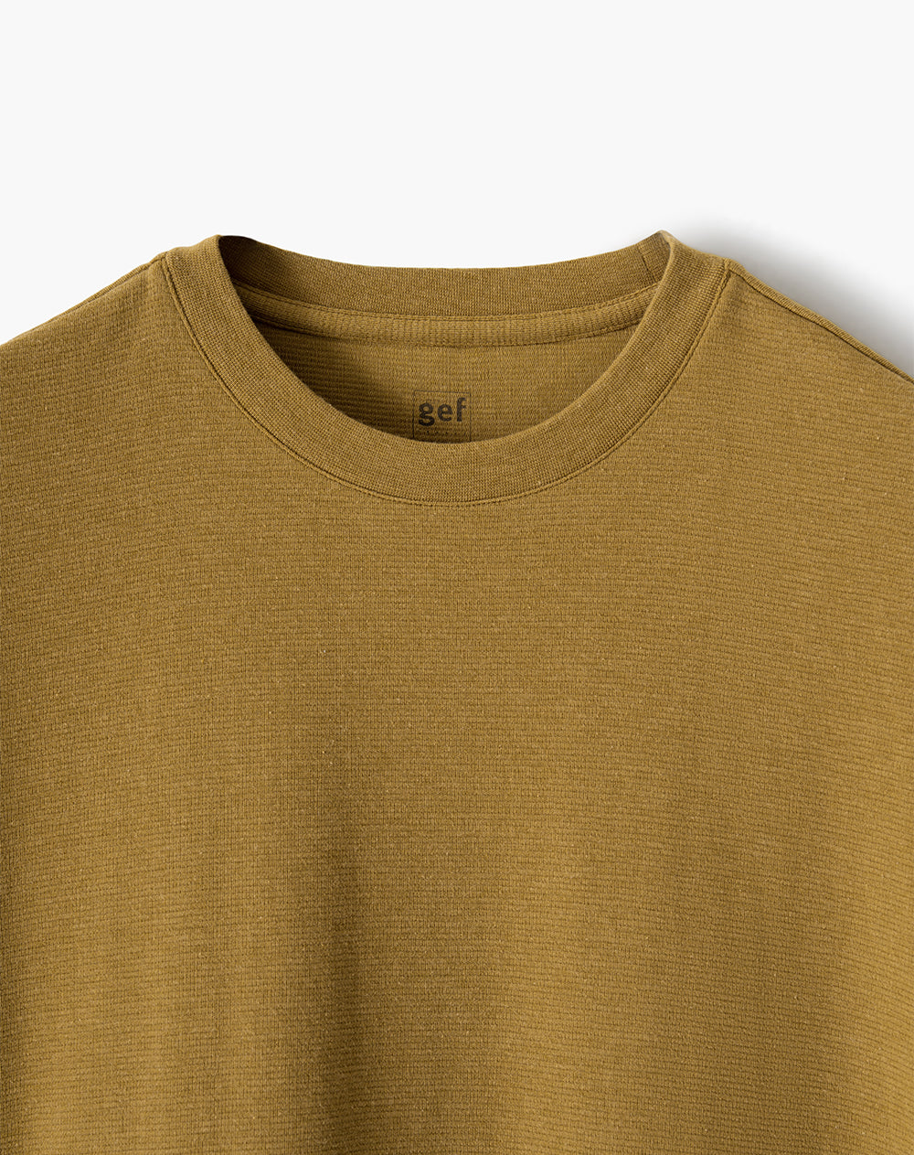 Camiseta regular manga corta café hombre