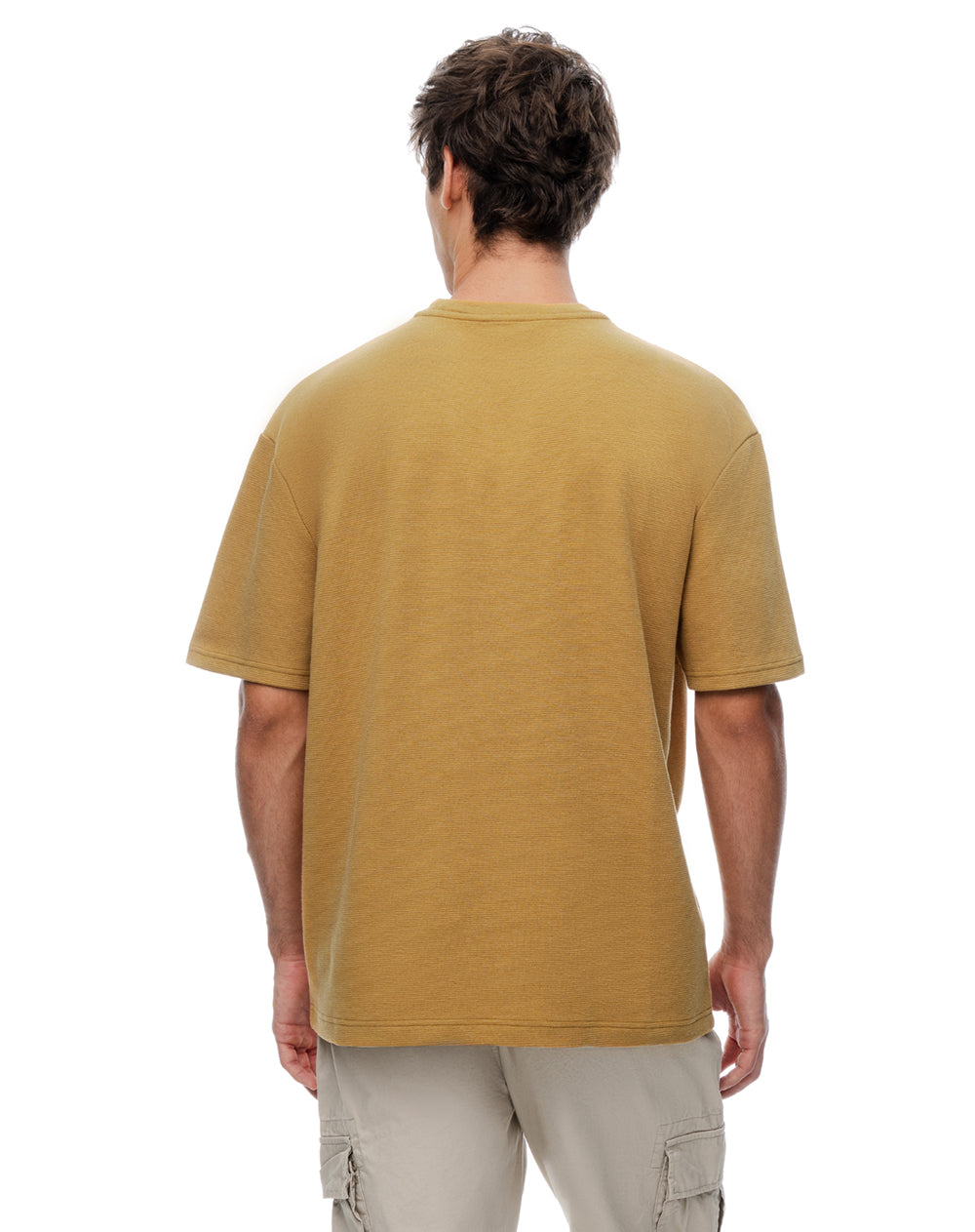 Camiseta regular café hombre