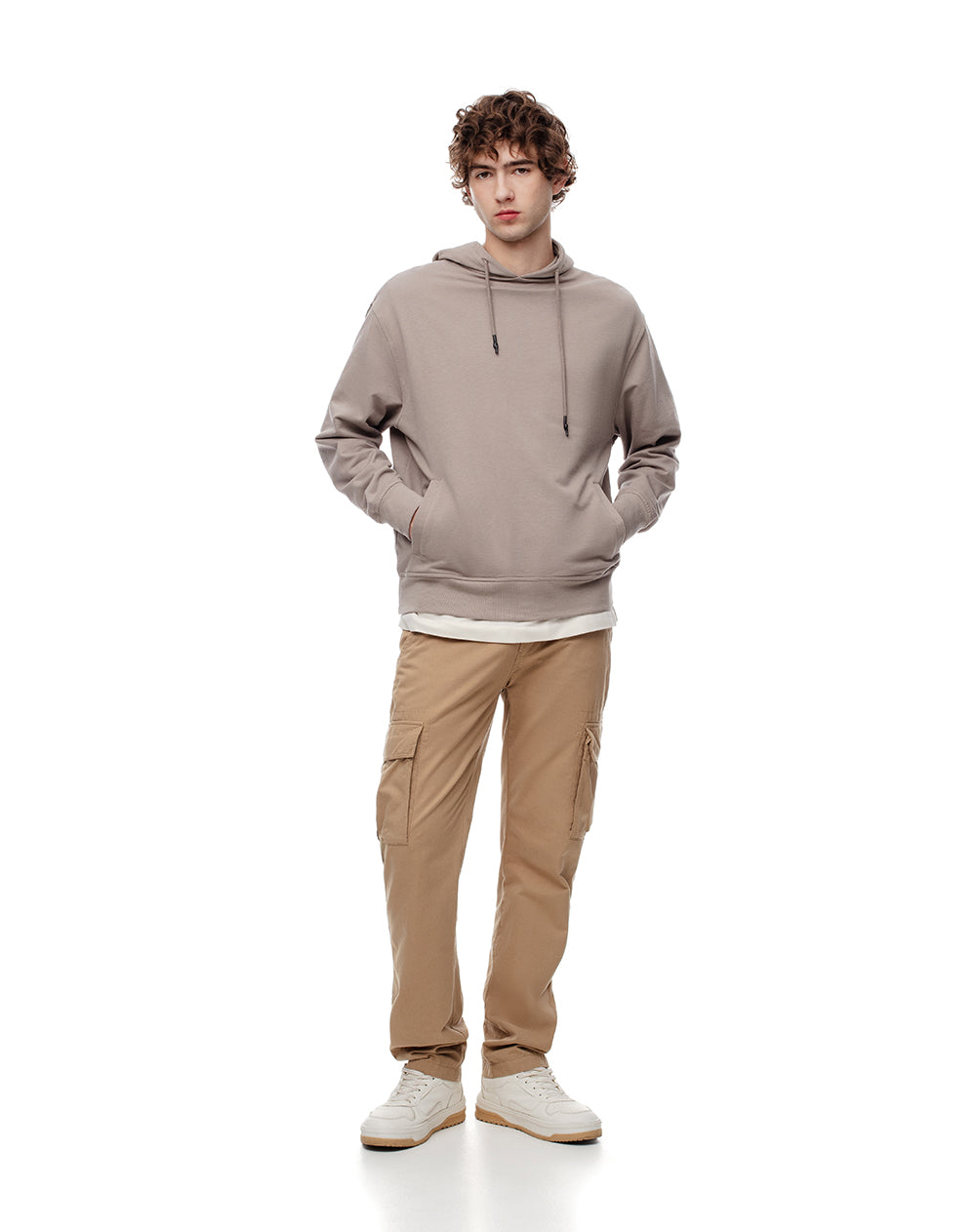 Cargo Tiro Medio Café para Hombre: Comodidad y Estilo Moderno