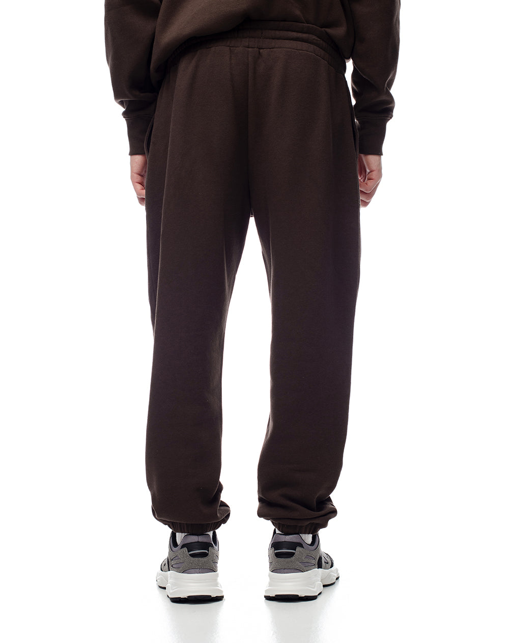 Jogger regular chocolate hombre