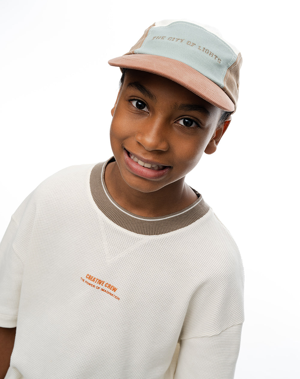 Gorro bordada multicolor niño