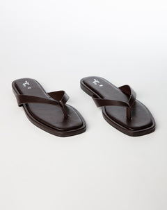 Sandalias planas café mujer