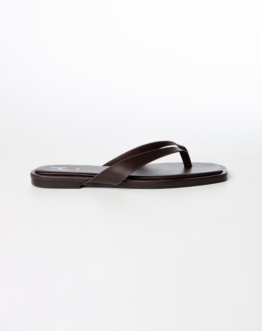 Sandalias planas café mujer