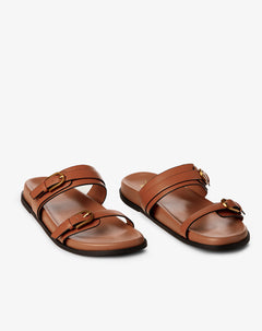 Sandalias planas café mujer