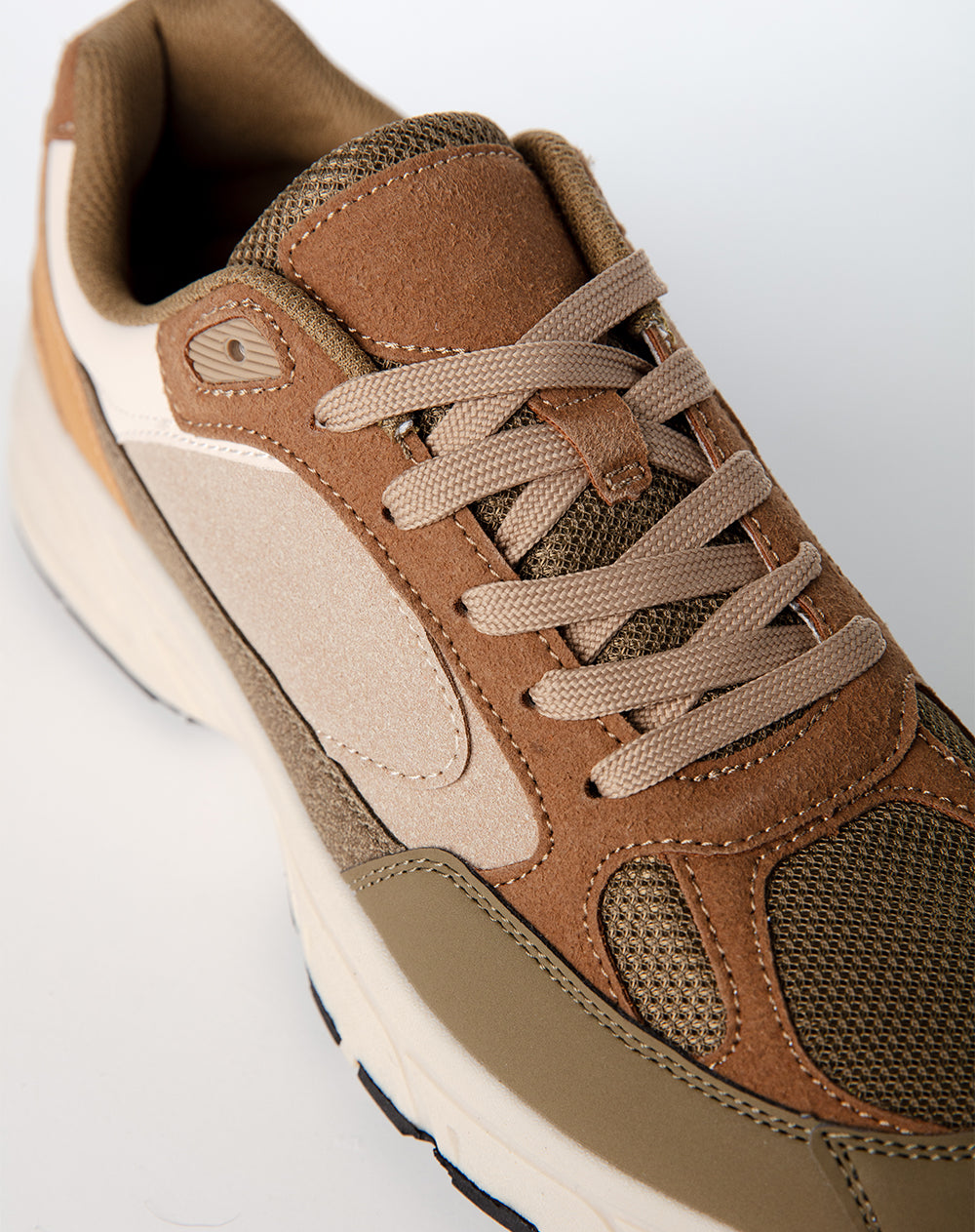 Tenis deportivos café hombre