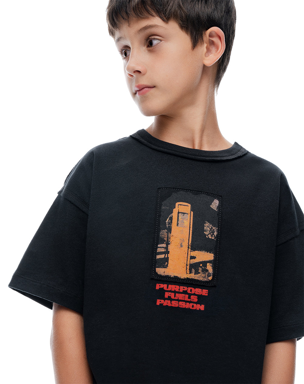 Camiseta regular manga corta negra niño