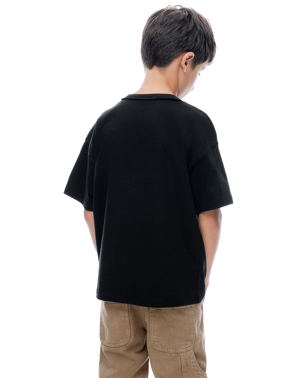 Camiseta regular manga corta negra niño