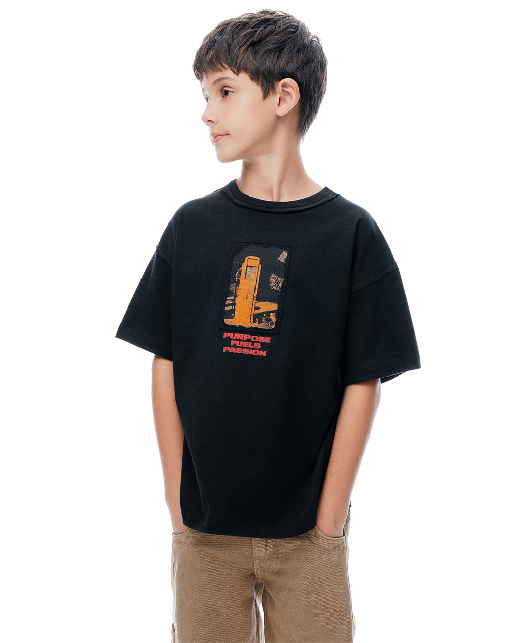 Camiseta regular manga corta negra niño