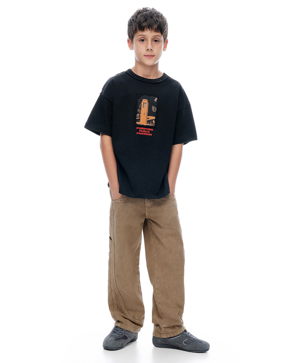 Camiseta regular manga corta negra niño