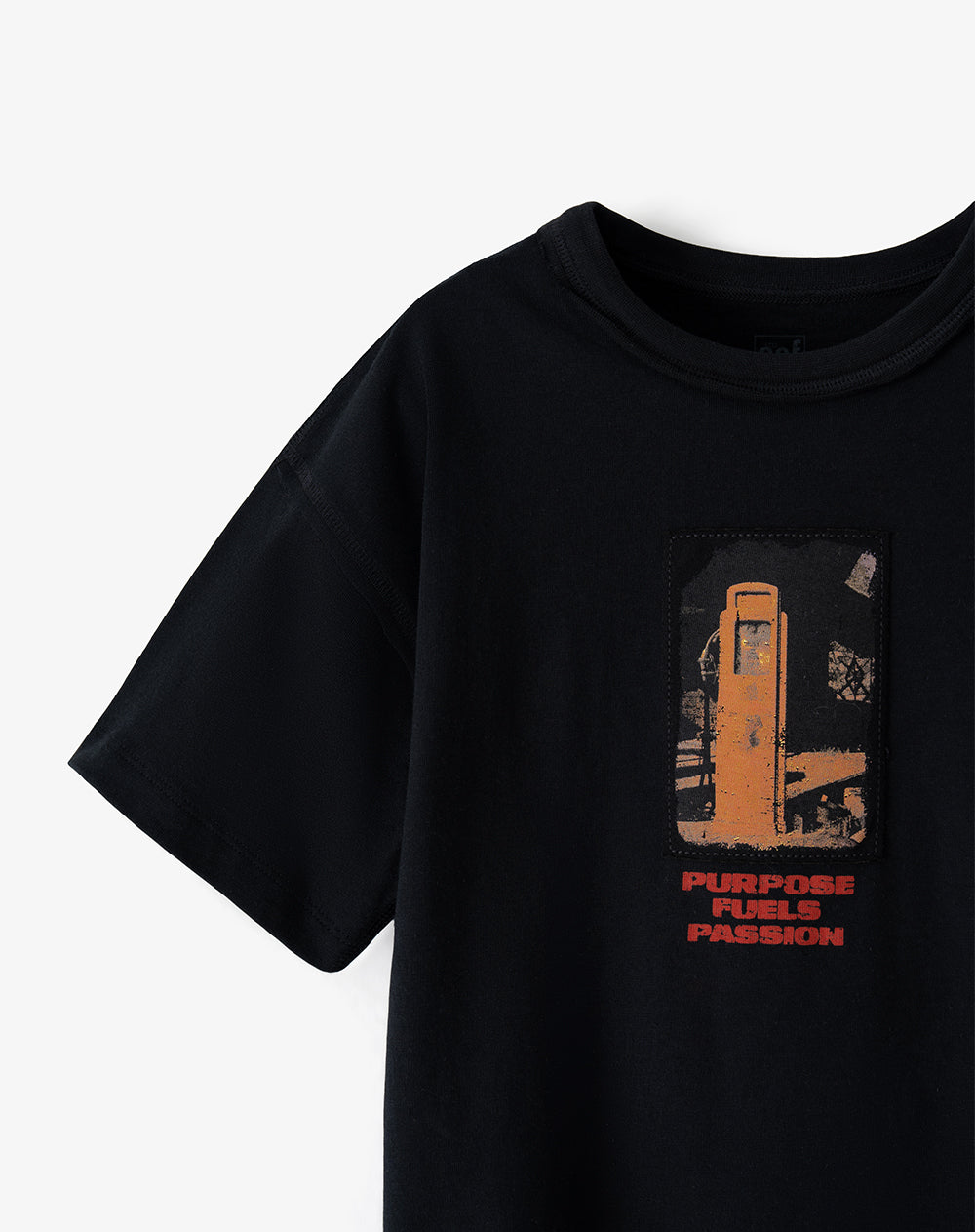 Camiseta regular manga corta negra niño