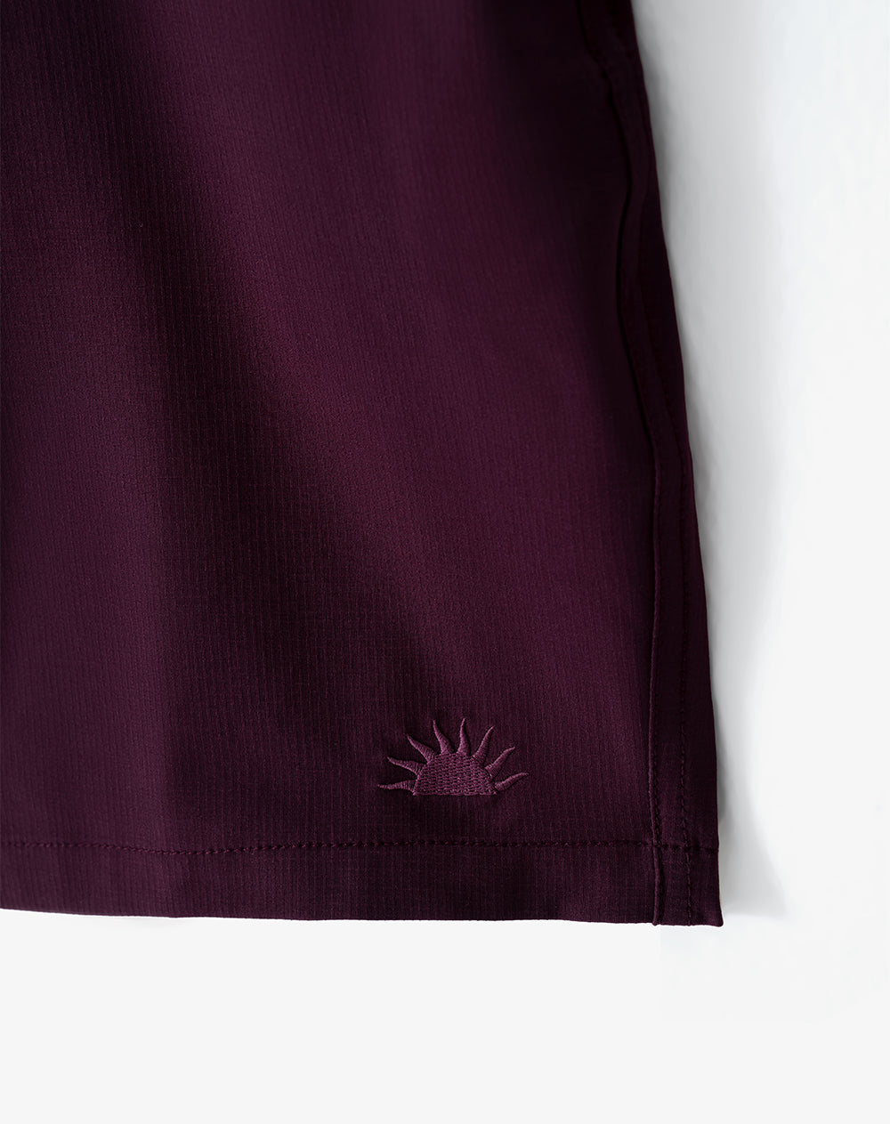 Pantaloneta vinotinto hombre