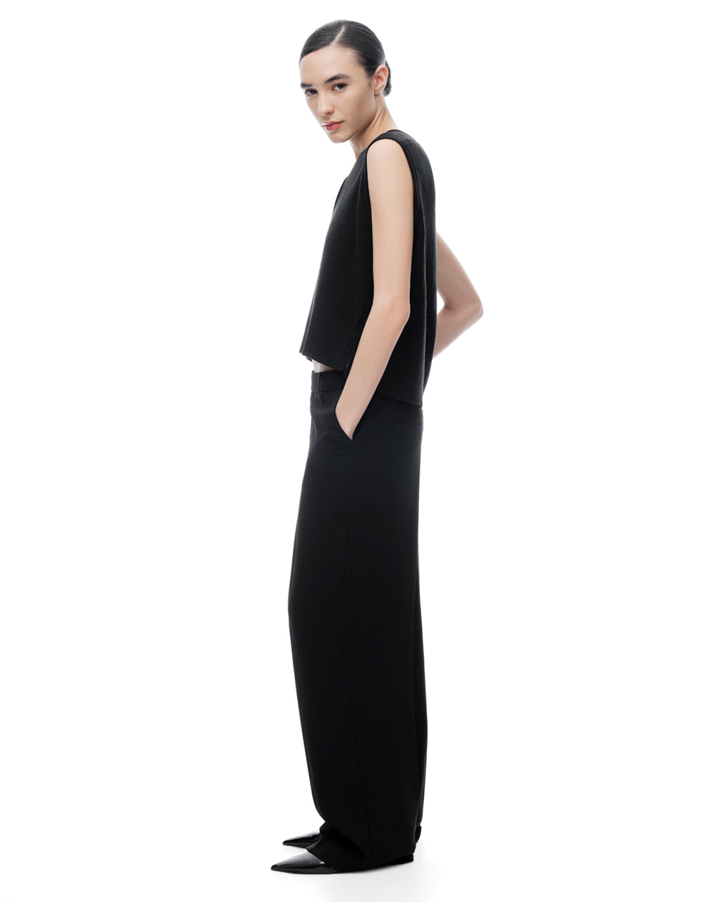 Pantalón regular tiro medio negro mujer