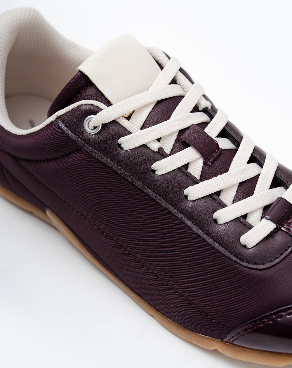 Tenis vinotinto mujer