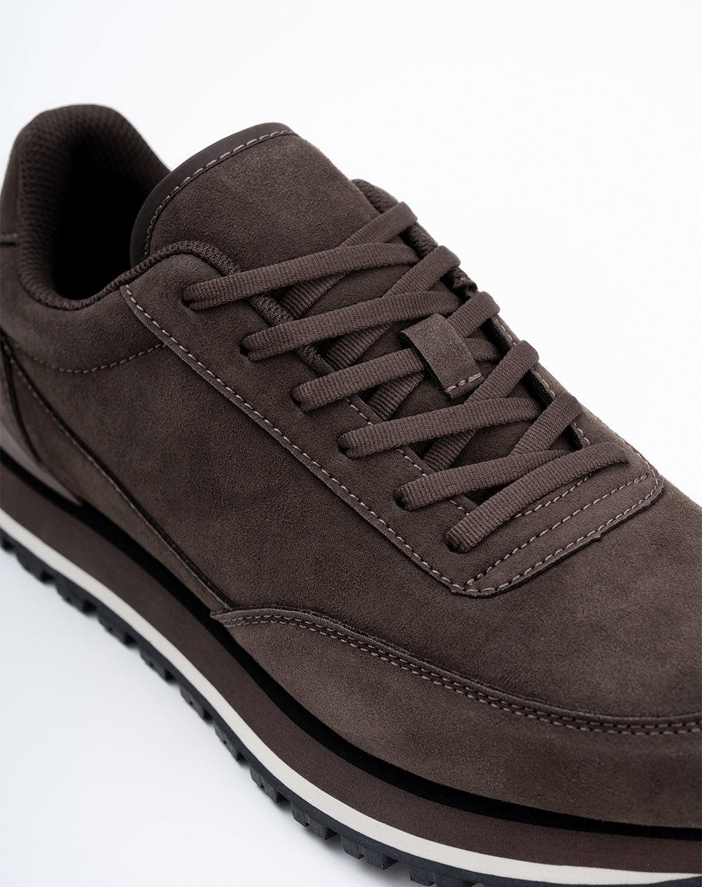 Tenis café hombre