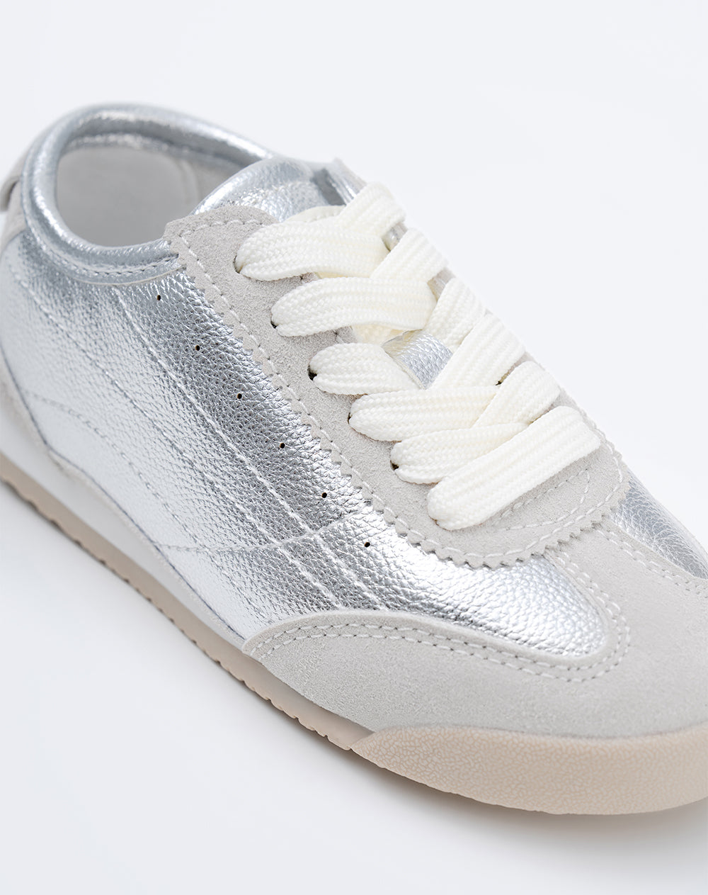 Tenis plateado niña