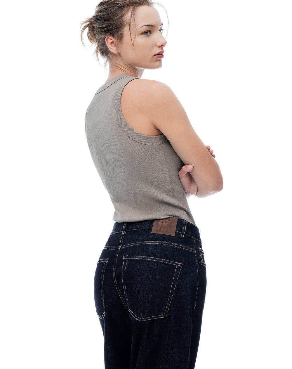 Jean straight fit tiro medio índigo oscuro